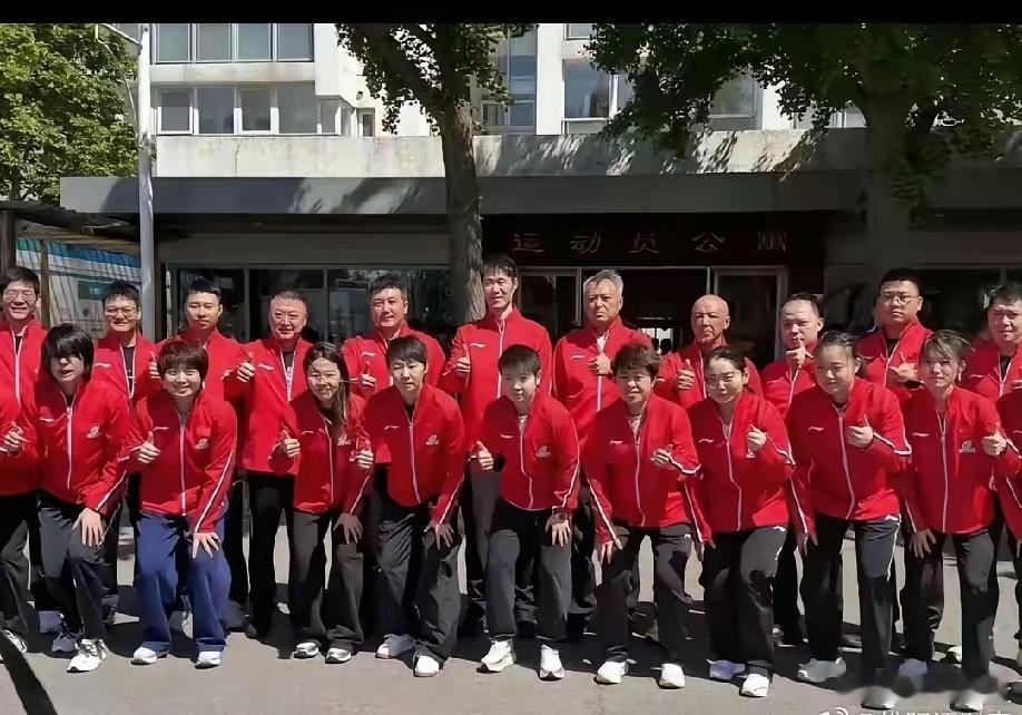 其实明眼人都看出来！国乒衰落的根本原因，压根不是王楚钦弱也不是缺少主力，而是体系