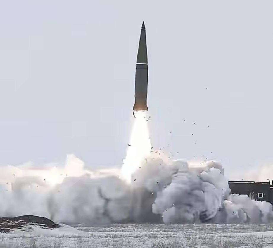 朝鲜突然发射10枚导弹！日海震撼，美日韩集体慌乱，东北亚局势再度升级