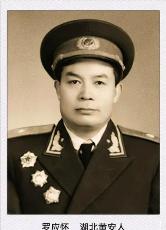 1942年，新四军26团被日军包围，眼看突围无望，团长决定与日军同归于尽，这时，