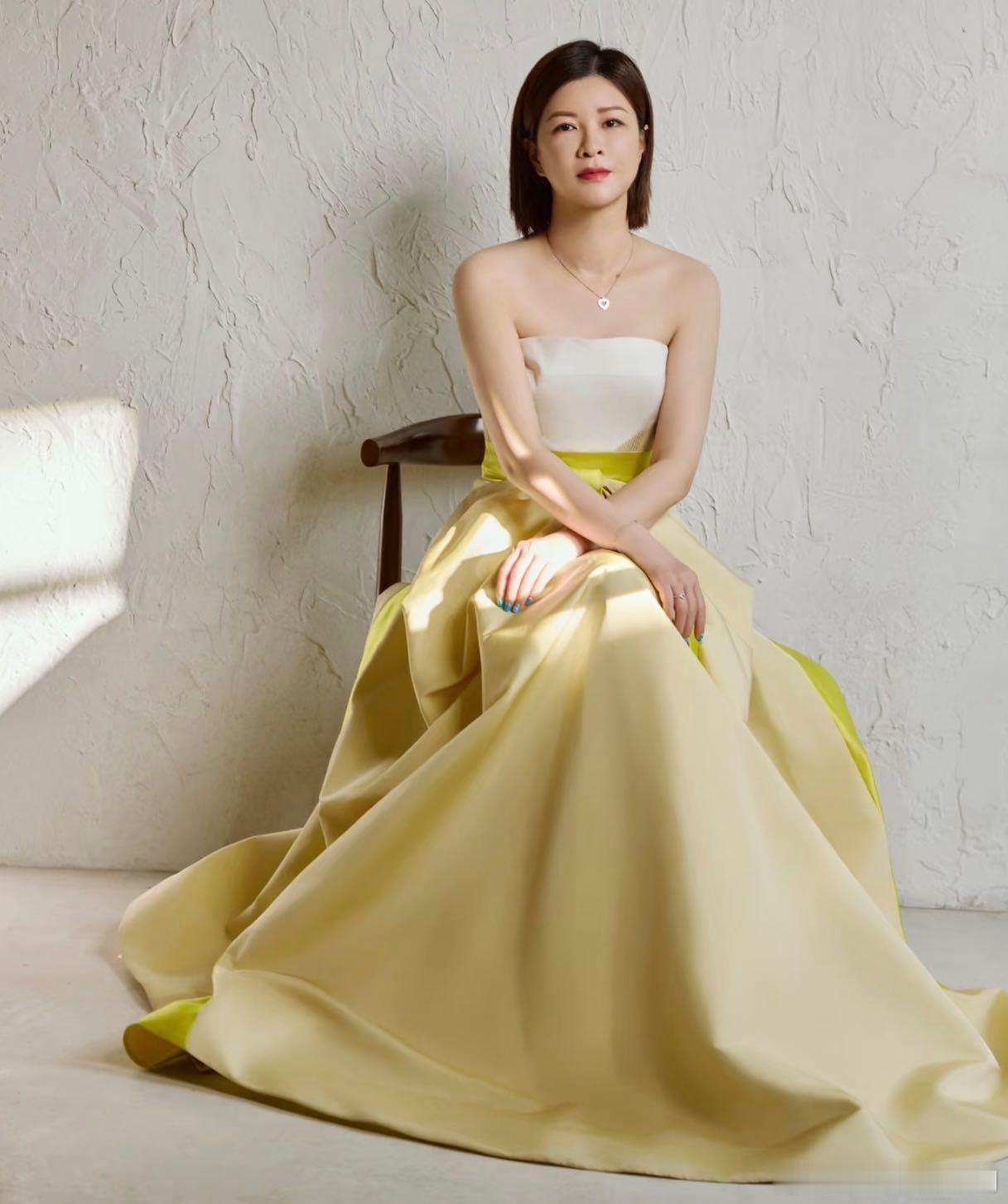 韩国偶遇杜华杜总海外公务状态绝了！韩国高含金量会议被偶遇合照，气场沉稳、状态能