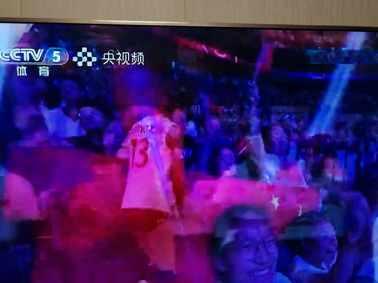 6月6日世界女排联赛南京站的比赛，中国女排对阵塞尔维亚女排，第一局中国女排25：