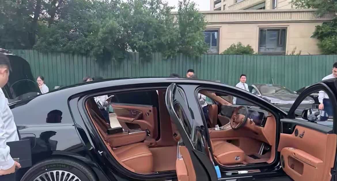 终于知道为什么陈震说尊界S800太像一台劳斯莱斯了！因为尊界S800