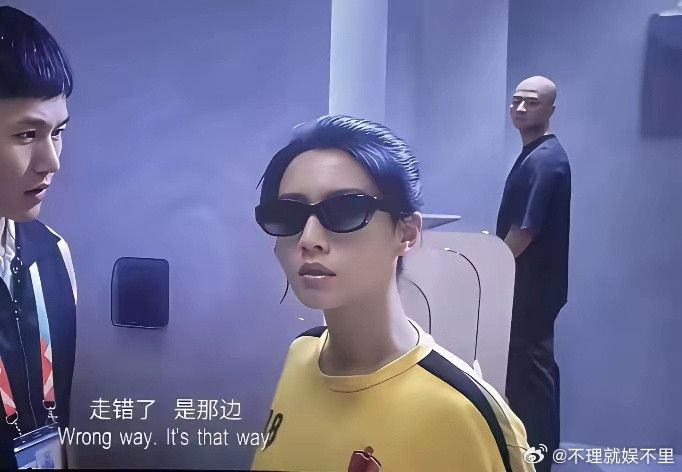 看到周星驰的《功夫女足》我觉得星爷真的太会玩梗了电影院里这个细节真的挺有意思当时
