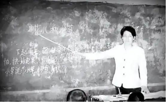 1977年，32岁女知青刘琦返城无望，嫁给一位农民。新婚之夜，她对丈夫说：“你对