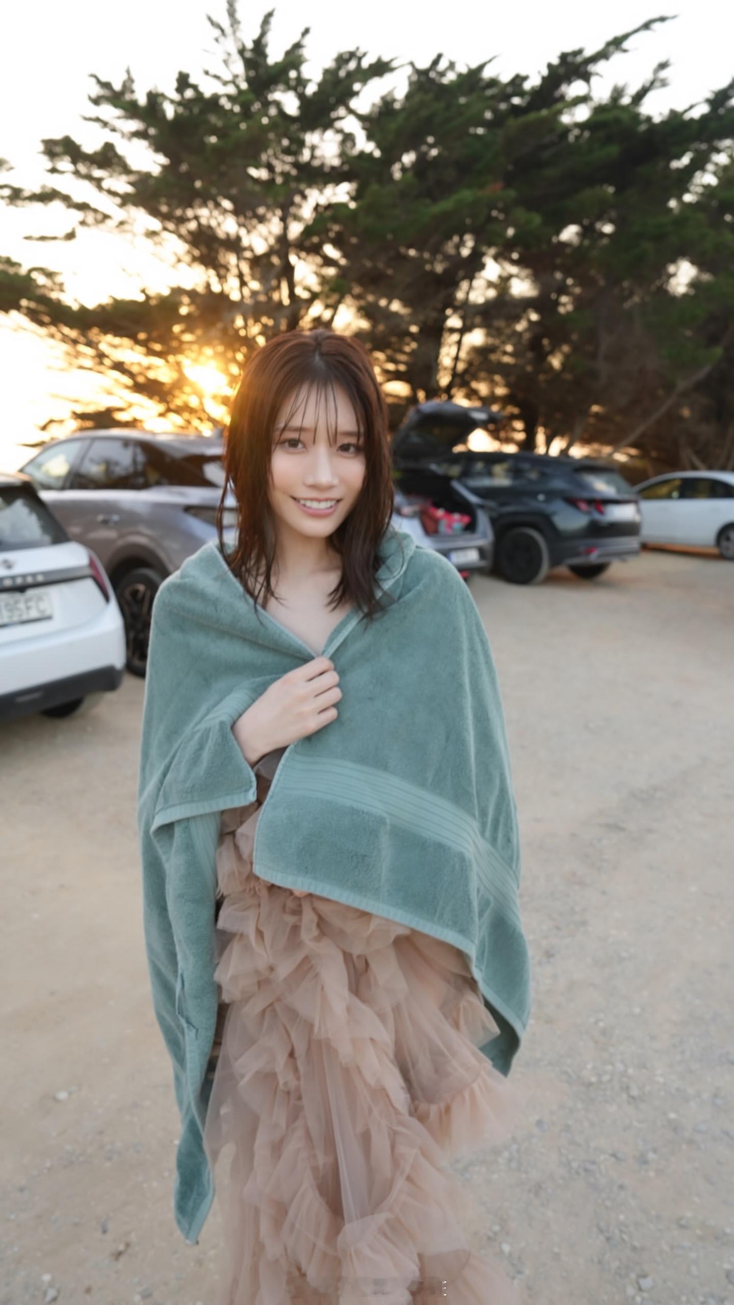河北彩花这套裙子还像点样子