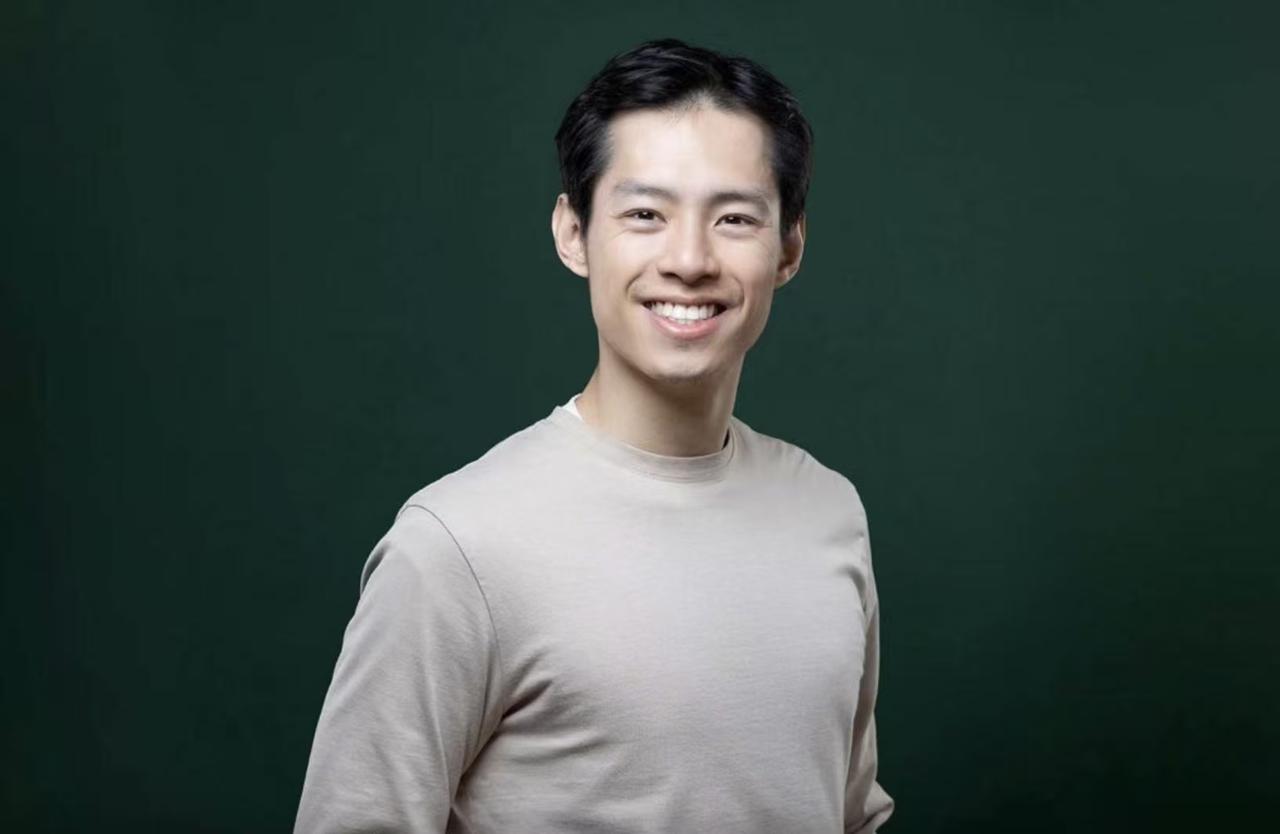 谭咏麟儿子都32岁了，长得帅气又有才，谭咏麟有福！75岁的谭咏麟活力不减当年，