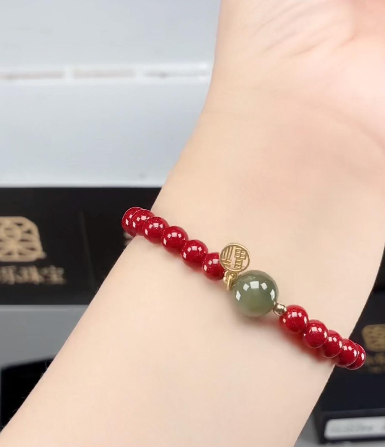 我当年考大学报志愿时先不出成绩，估分制，有的人水平高，估得大差不差，我上下相差了