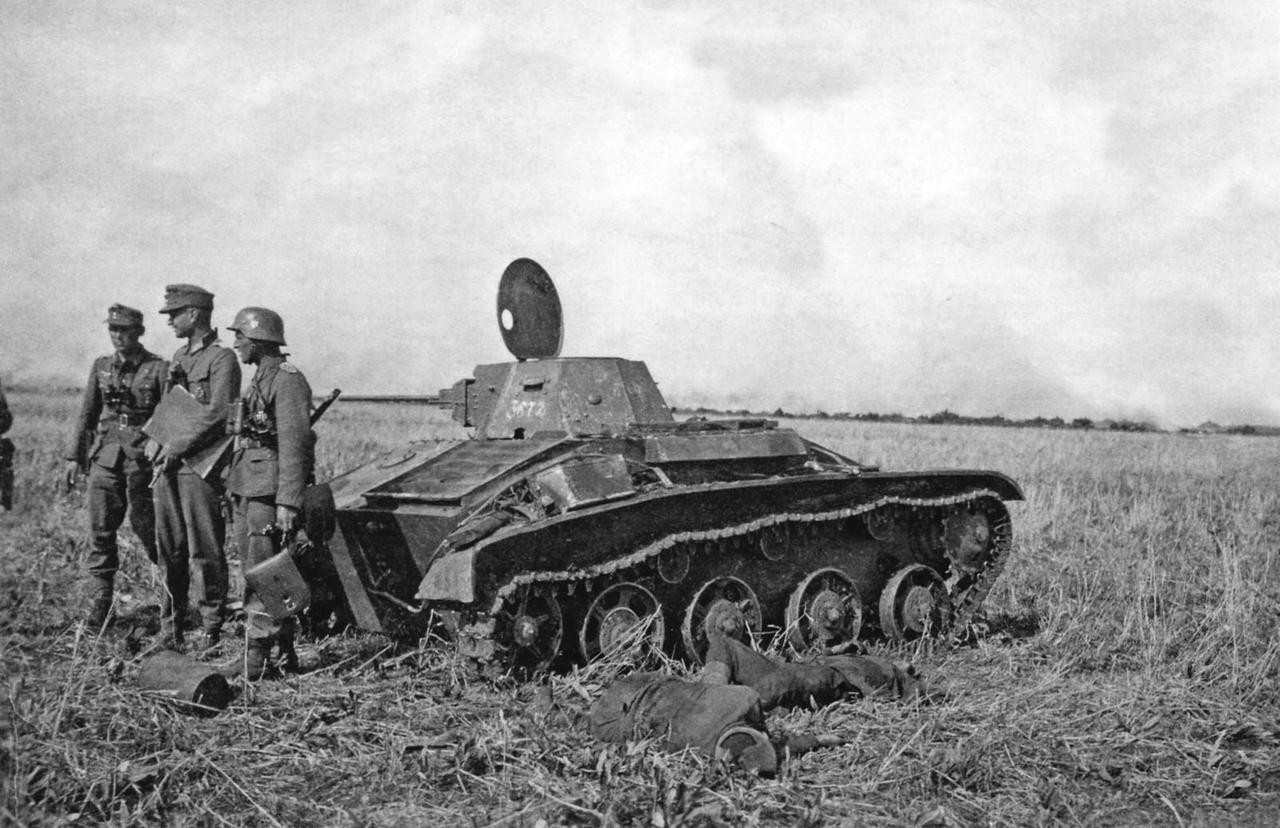 危急时刻，管不了那么多了，什么型号的装备都只管往上推——1942年，东线，斯大