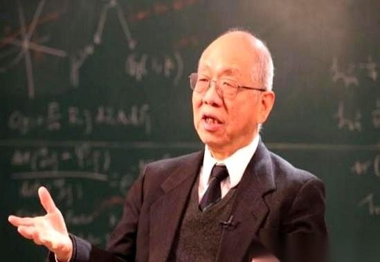丘成桐一句话，把国内数学界的“遮羞布”给扯下来了。这位回国效力40年的数学泰斗
