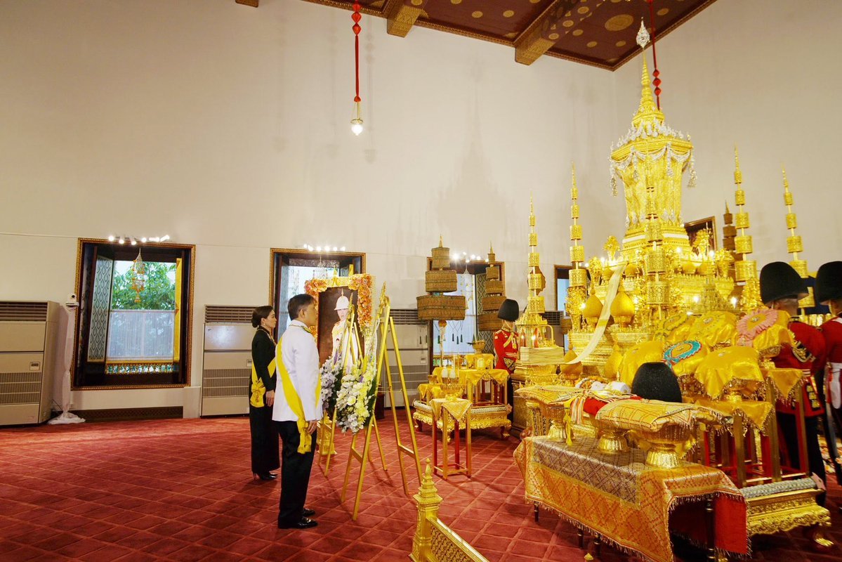🇹🇭泰国国王玛哈·哇集拉隆功（拉玛十世）与王后苏提达在王室成员陪同下，主持