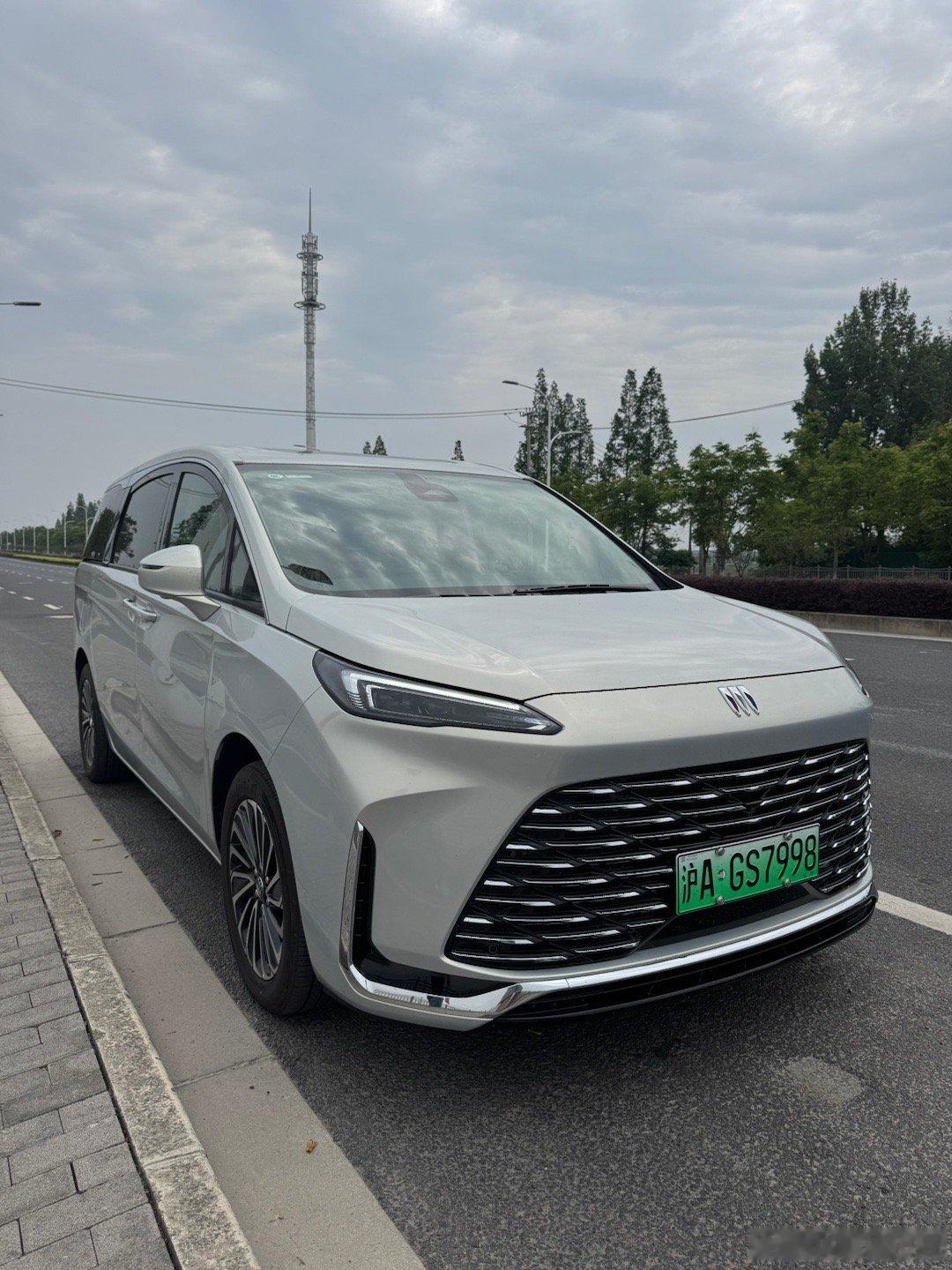 大v聊车别克gl8这两天借了一台别克GL8陆尚的试驾车，可以理解为是陆上公务舱