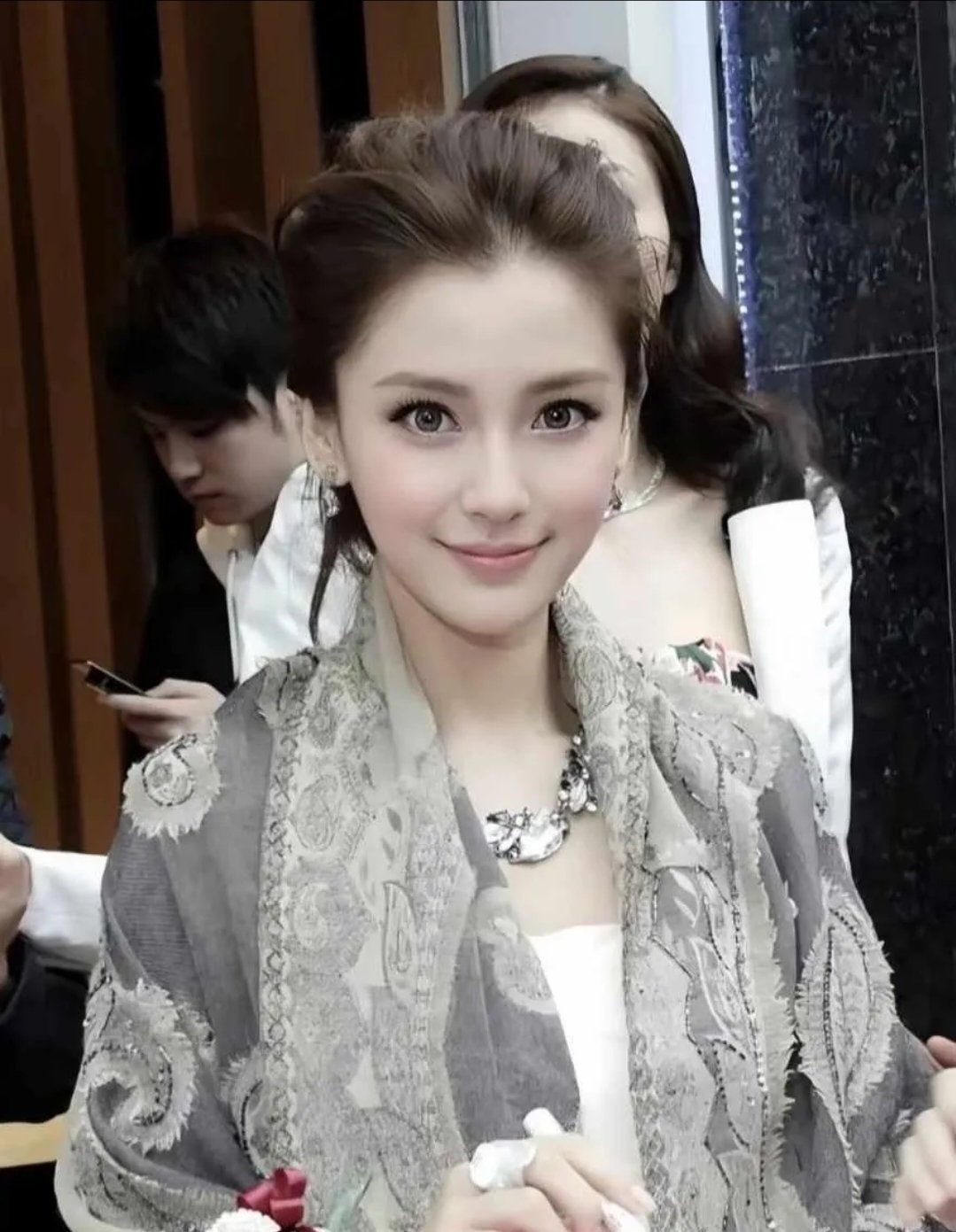 杨颖angelababy的颜在内🐟有代餐吗❓没有！脸型，五官比例，眉眼都好