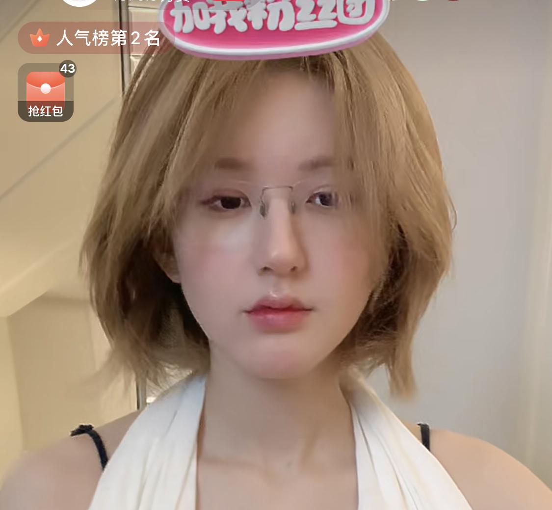 原以为赵露思打算转入直播行业了，结果她自己在直播时说，不要在联系她做商务了，她不