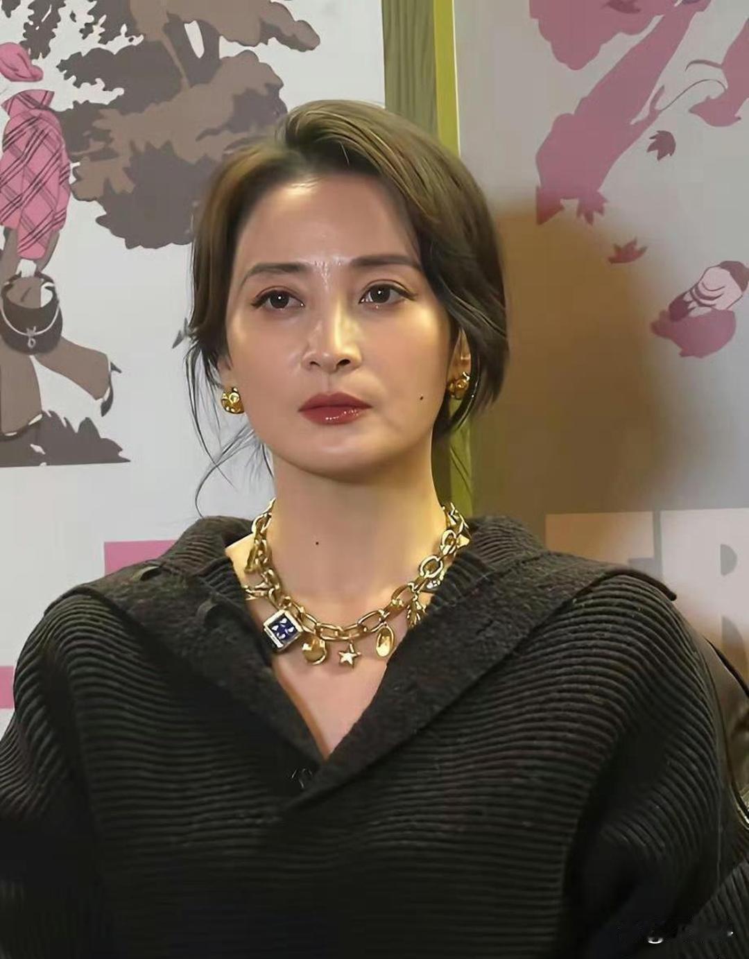 蒋勤‎勤50岁‎这状‏态，不⁠愧‎是纯元，法拉利再老﻿也﻿⁠还是法拉利﻿。