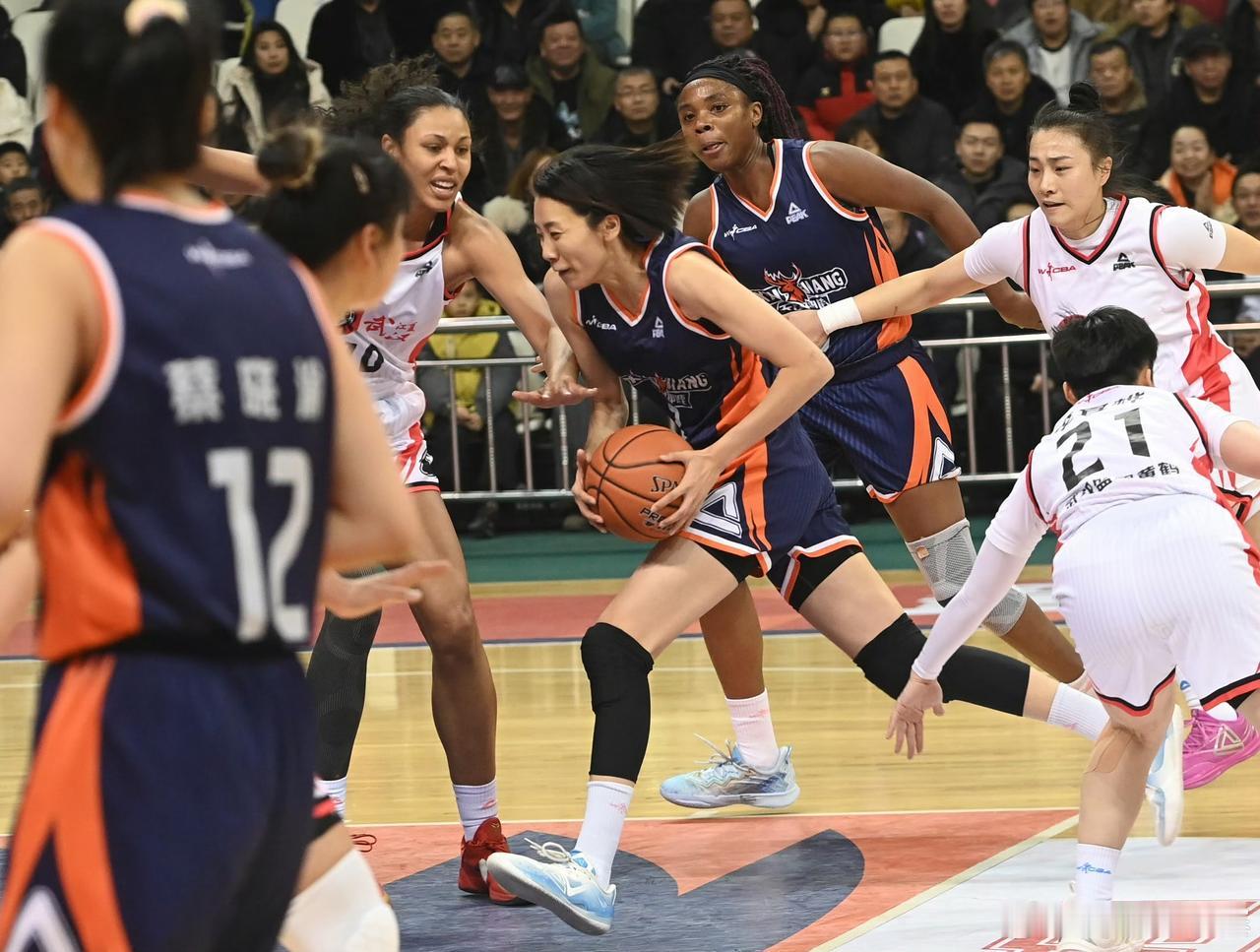 山东女篮、山西女篮、新疆女篮今晚可双杀对手今晚她们三支队伍分别面对北京女篮、