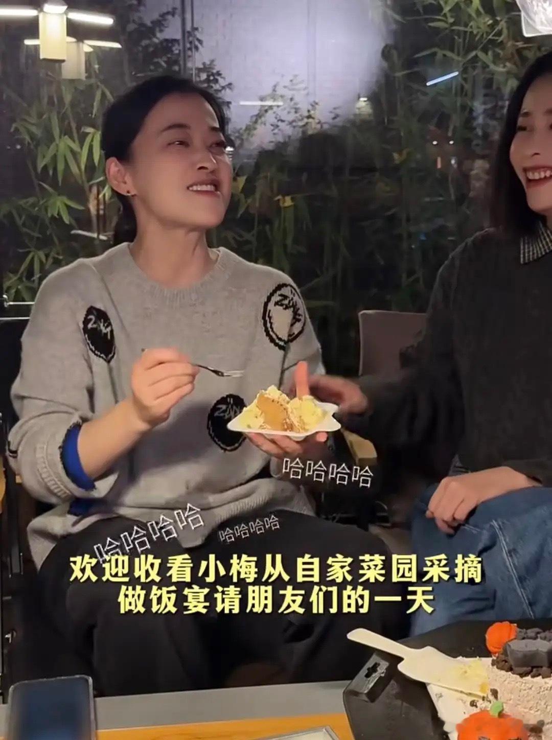 颖儿去梅婷家吃饭，别墅院子里有火炉，梅婷老公亲自下厨招待！