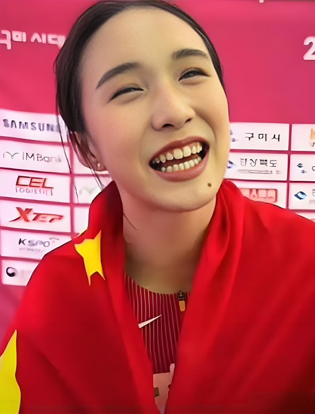 同样张扬，凭啥“小孩姐”被稀罕，吴艳妮被批评？刷到“小孩姐”的赛后采访，真是一秒被圈粉。“爸爸我出息