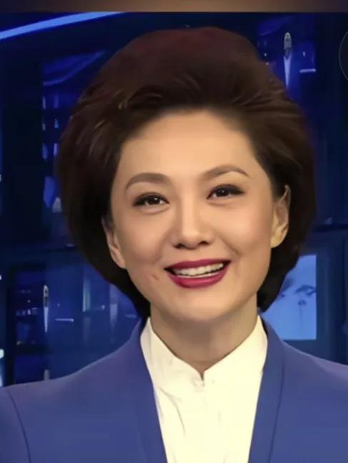 央视海霞藏得真深，背后她的老公不一般提到《新闻联播》，观众脑海里