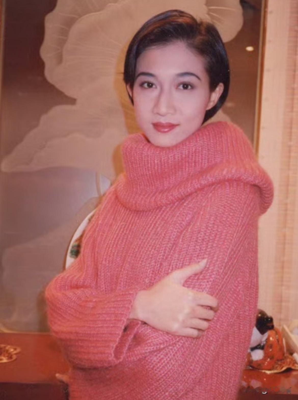 吴绮莉直播中的这番话，戳中了多少人的生活盲区！当她在直播间神色凝重地谈论香港火