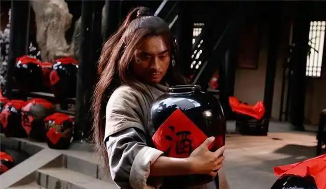 都说武松是酒神，可他当年喝的18碗酒，到底相当于几瓶啤酒？是吹牛，还是真有这等本