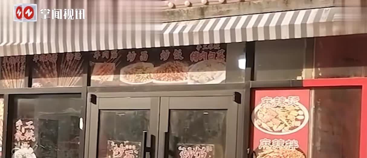 “吃不起就别吃！”2月25日，辽宁大连，一男子带着10名女子到烧烤店吃饭，点了1