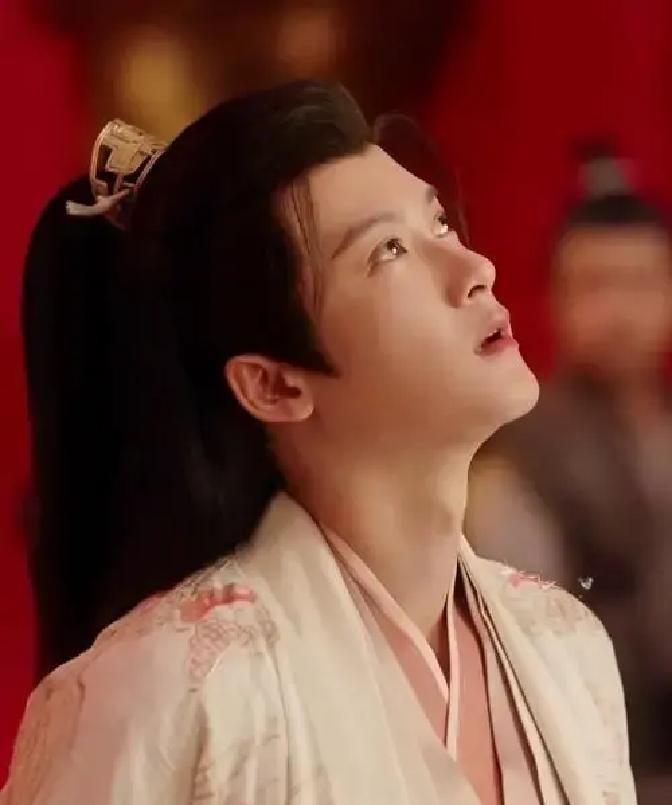 檀健次这几天被两个名字缠上了，司晓迪和刘一诺。一个说自己因他抑郁，一个被扒出疑