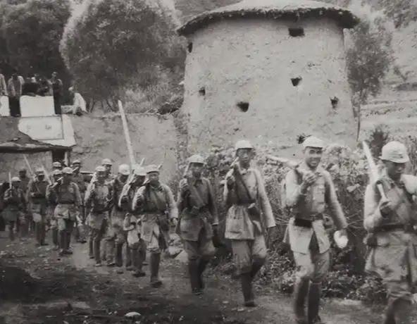 汉奸告密，敌伪四面合围，臧伯平带队从空隙突出，连续找到汉奸。1941年秋天