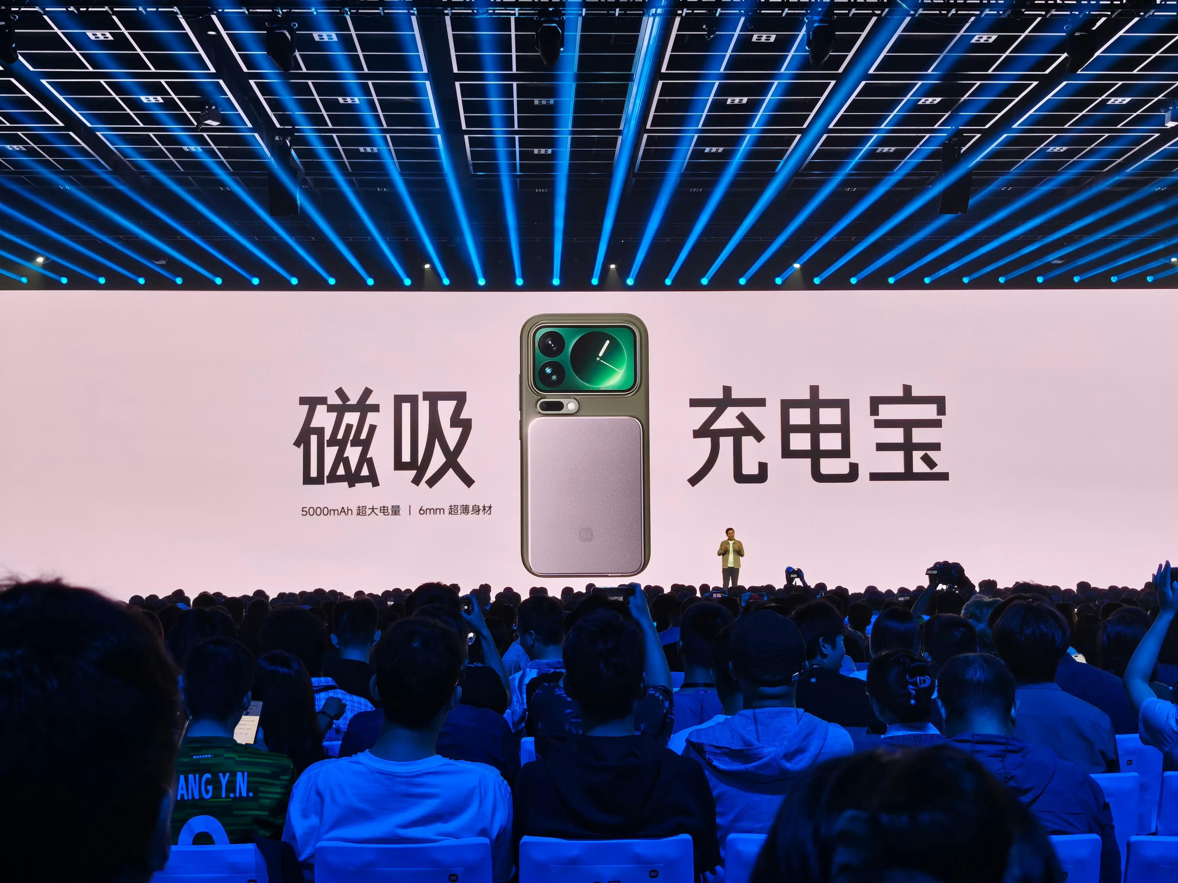 雷军称iPhone做不了的我们做小米这波操作有点意思，出了个6mm超薄的磁吸充