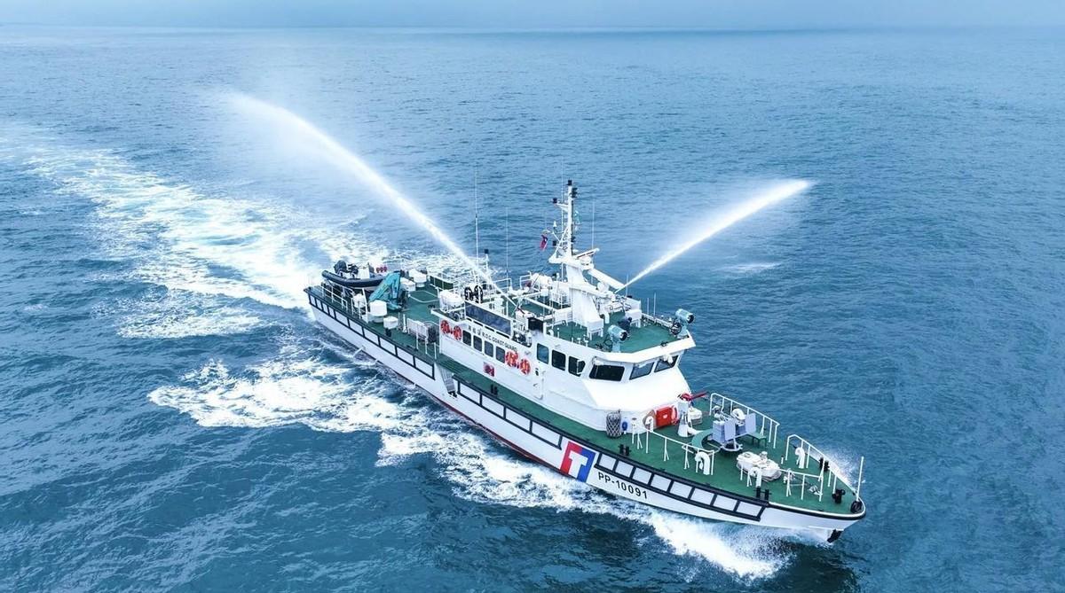 澎湖海域又出事！台海巡设局扣押大陆渔船，趁我海警船被缠住，另一艘艇突然动手抓人，