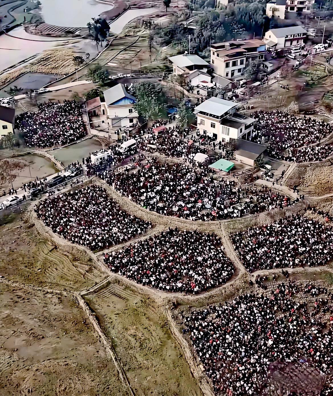 谁能告诉我，这到底有多少桌？顺便问问合川文旅和呆呆，还有位置吗？对于合川文