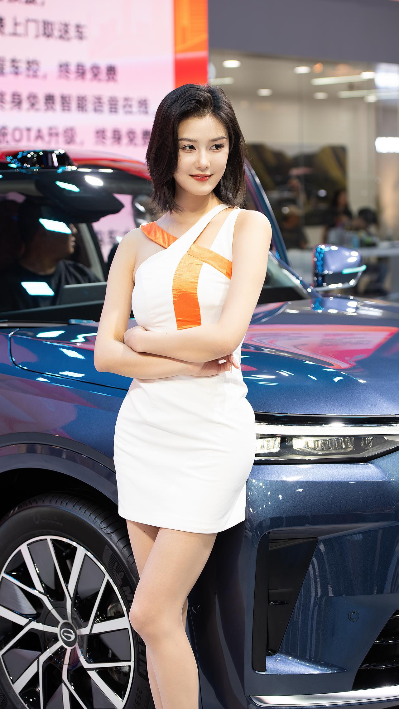 程儿好身材好气质2025成都车展车模程儿