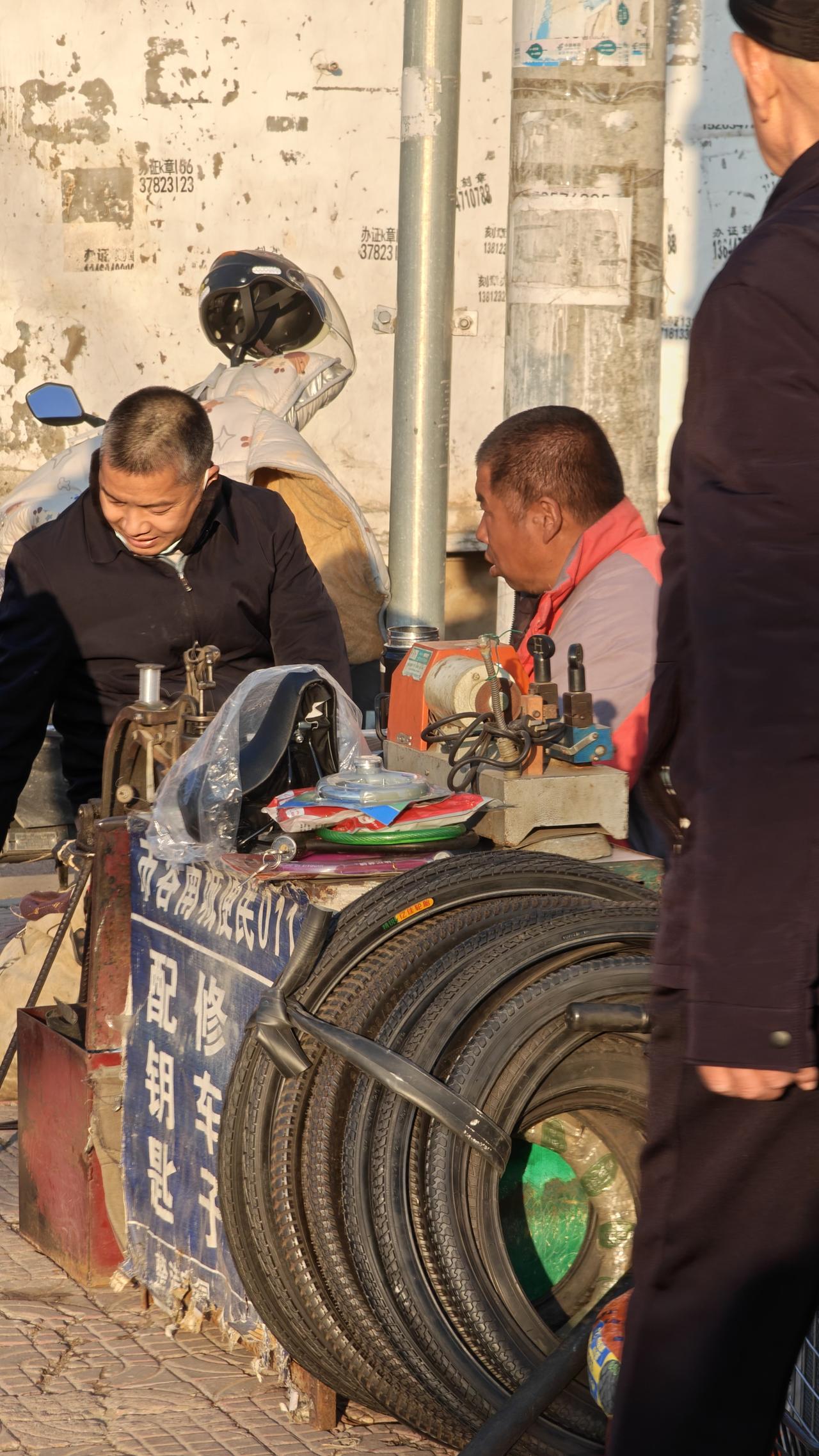 今天，我就是活久见！流，见了氓，见了，流氓，更见了！先是路过一个路口，