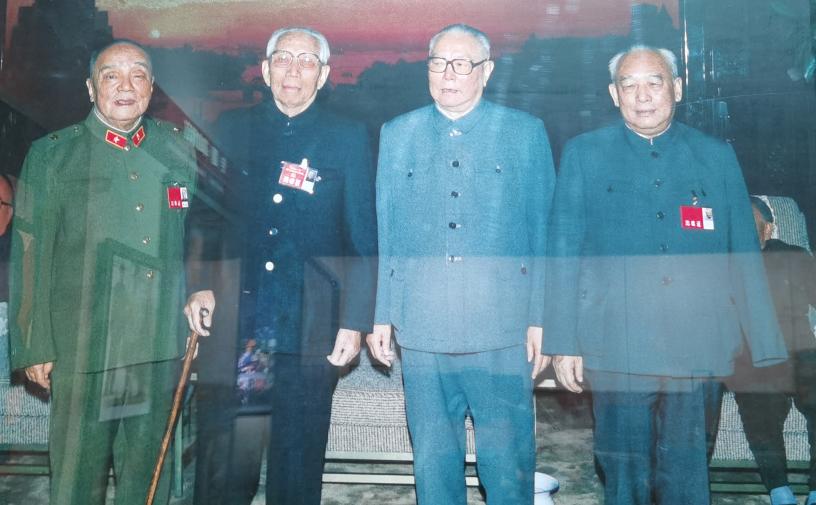 1987年11月，4位元老合影。左一是杨尚昆，当时是军委副主席，后来当了国家主席