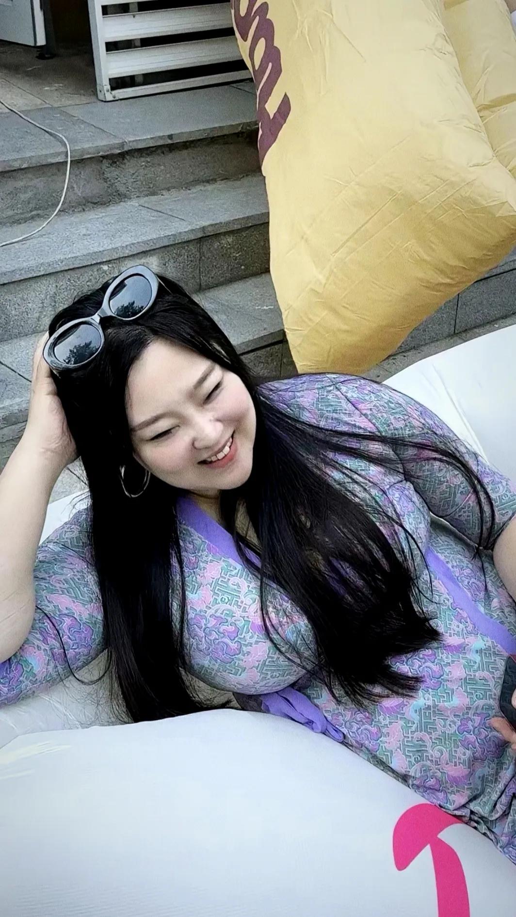 花了一早上时间终于搬完了，累的直不起小腰了，这肉不是白长的关键时候还是很有劲的，