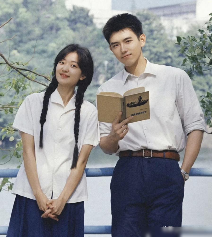 陈飞宇这一抱，简直把黄景瑜的脸打得啪啪响。同样是带孙千上综艺，一个想把人宠上天，