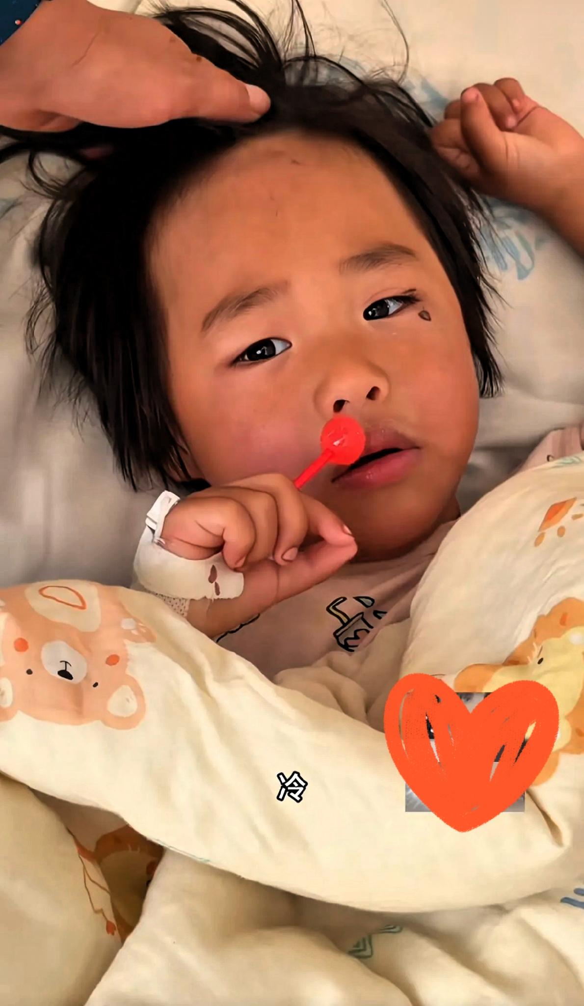 4岁丁一那句“冰死了,爷爷奶奶回家了”听着心都要碎成渣!谁能想到这个笑着说警