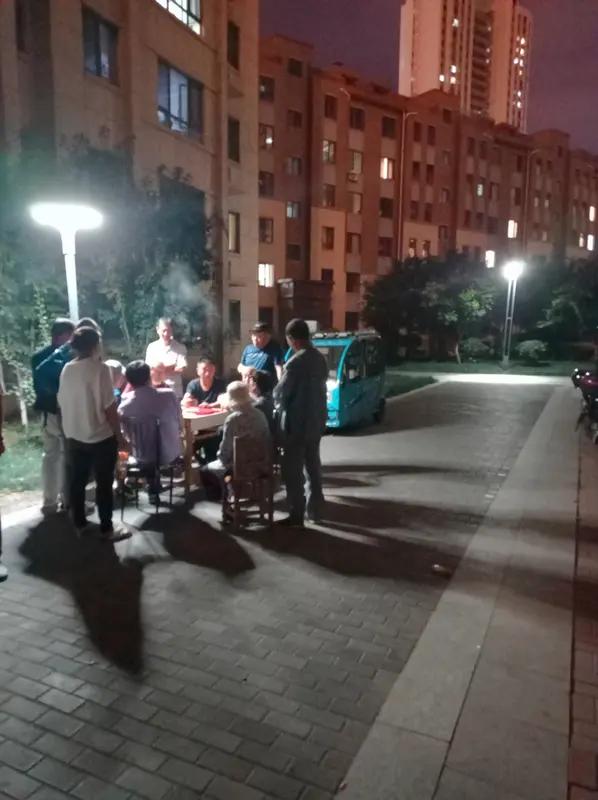 银川小区群吵架，线下见面竟出人命！44岁男子持刀杀人，两个家庭毁于一旦谁能