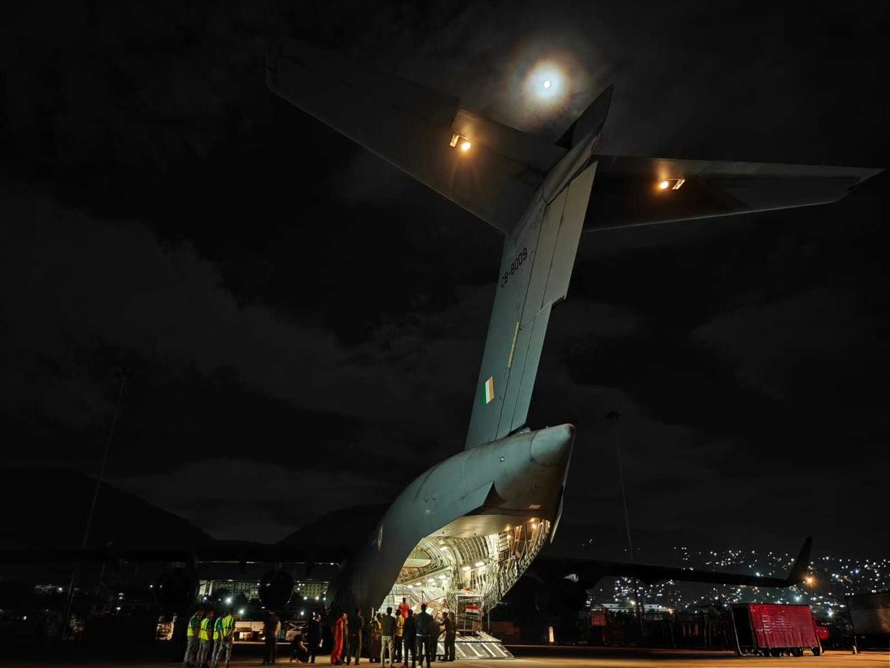 两架印度空军C-17“环球霸王III”运输机完成了长达23小时的飞行，从印度德里