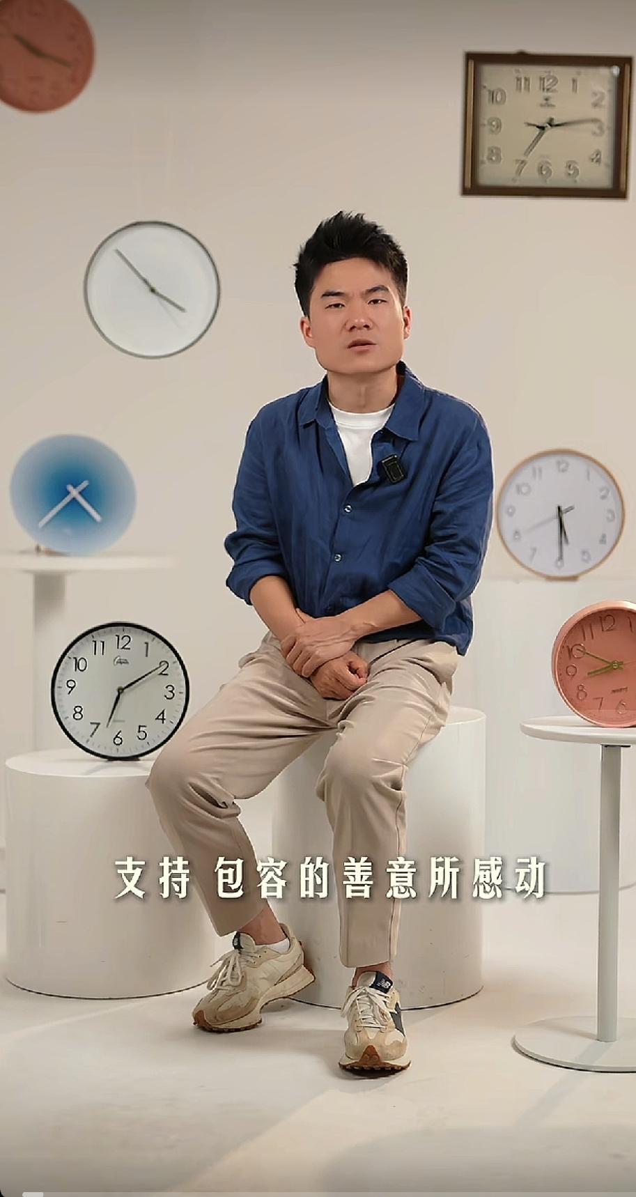 与辉同行纪念董宇辉出圈4周年的三个视频有许多让人感动和温暖的瞬间。三个视频分