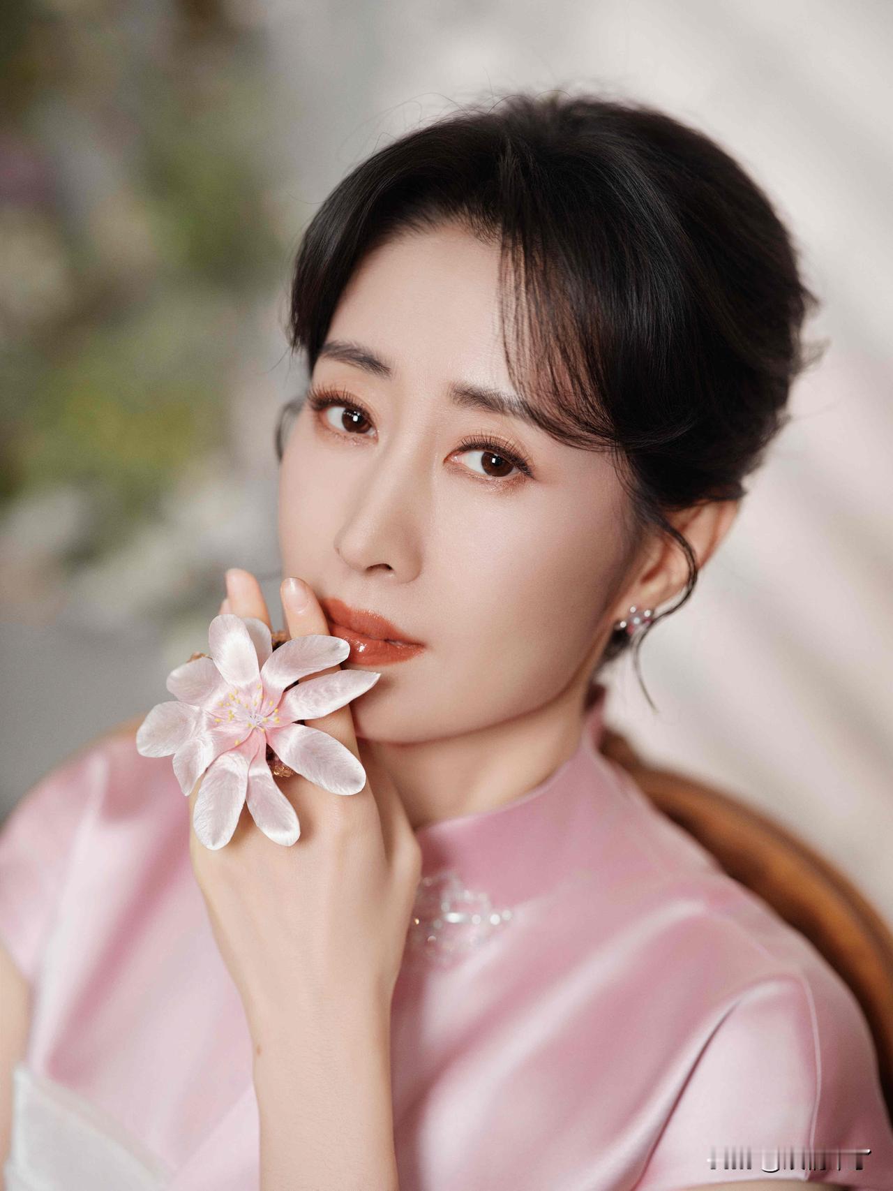 刘敏涛身着蘭玉LANYU非遗高定礼服，在春晚《立春》舞台上演绎东方雅致之美！