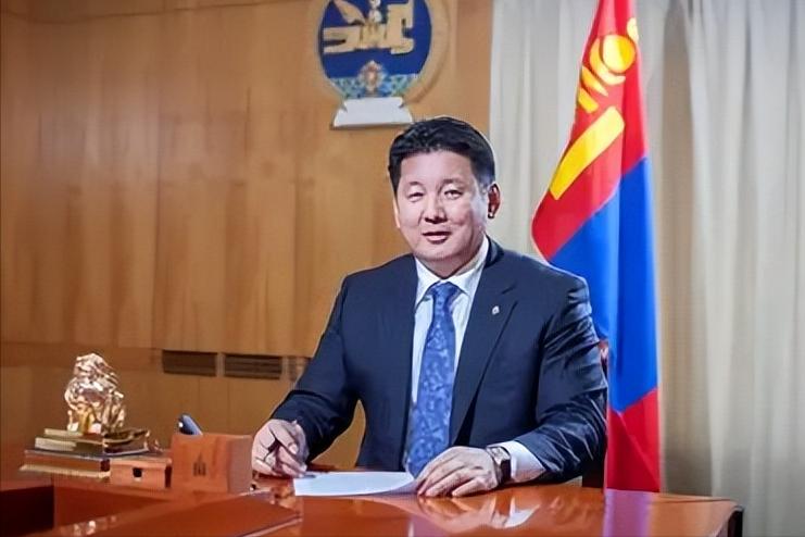 “中国人滚出去！”中国帮它，可换来的却是对中国人的仇恨，这个国家不是巴基斯坦，也