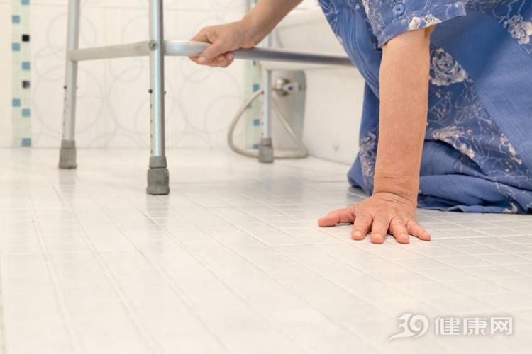 骨质疏松如何治? 康复科主任: 6个运动可以帮到你