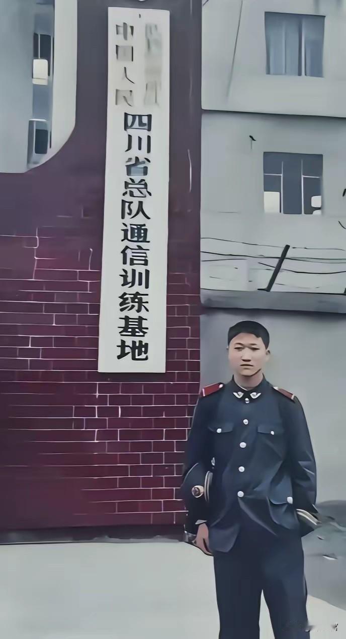 全车骂他冷血！2006年大巴上武警装睡，18岁女孩哭了，真相看哭无数人20