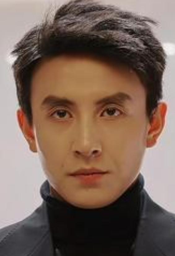 面对外界对短剧演员身份的质疑，刘萧旭多次表示不觉得当短剧演员羞耻。他认为短剧是