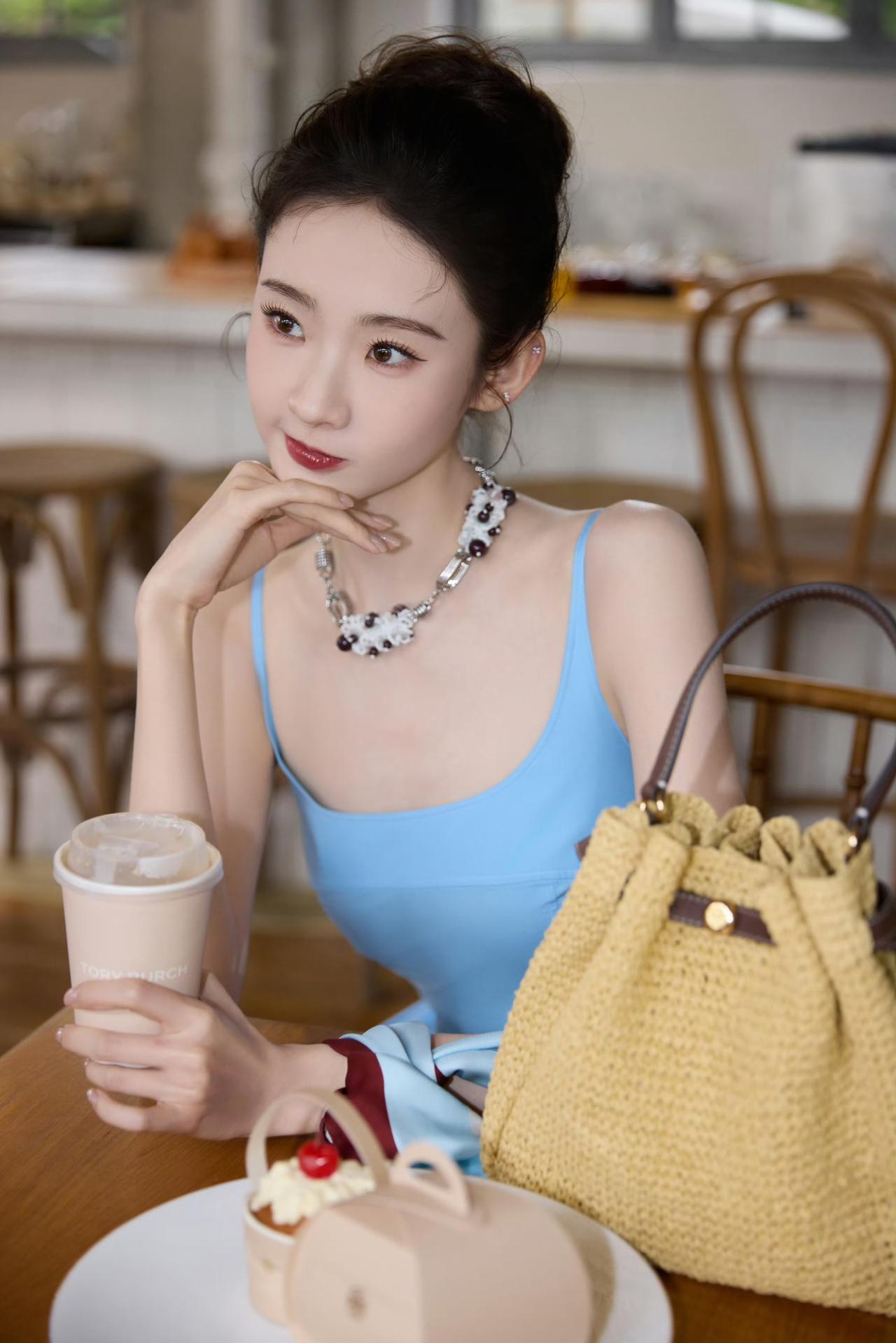 甜美系公主😘张艺凡