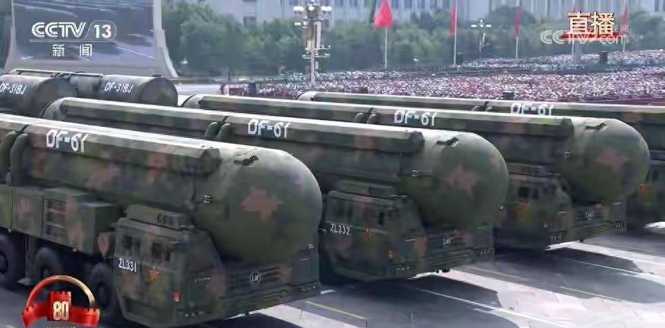 美媒：九三阅兵装备太多，我们的情报系统快奔溃了！于是美国发表了一个怪论，中国武器