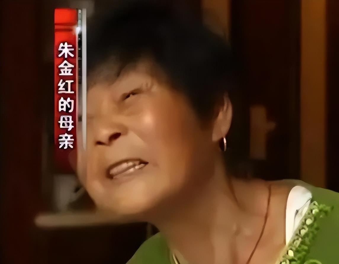 最毒妇人心啊！江苏南通，一女子远嫁到日本，在国内买了3套房子出租，交由70岁的