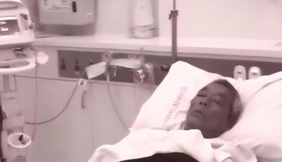 "医学奇迹！2015年，北大学霸将胃癌晚期的父亲哄骗出国旅游，想给父亲留下难忘的