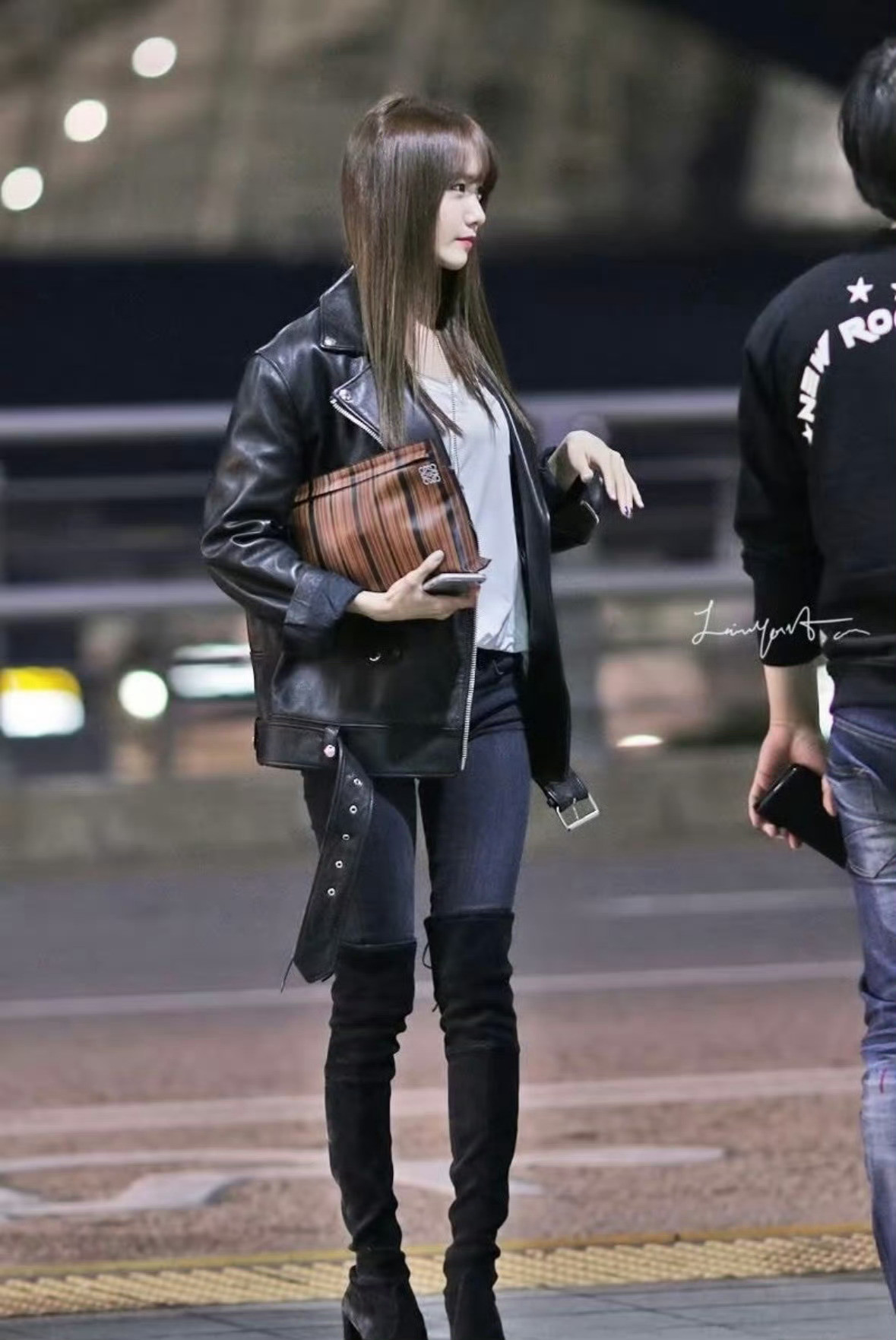 我对冬日的过膝长靴有白月光情节完全是因为林允儿….