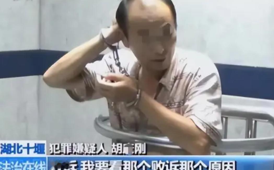 湖北十堰一名务工男子，因劳资纠纷打官司讨薪，二审败诉后满心郁结。在法院办公室领取